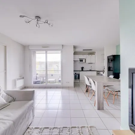 Bastide With Parking Apartment
